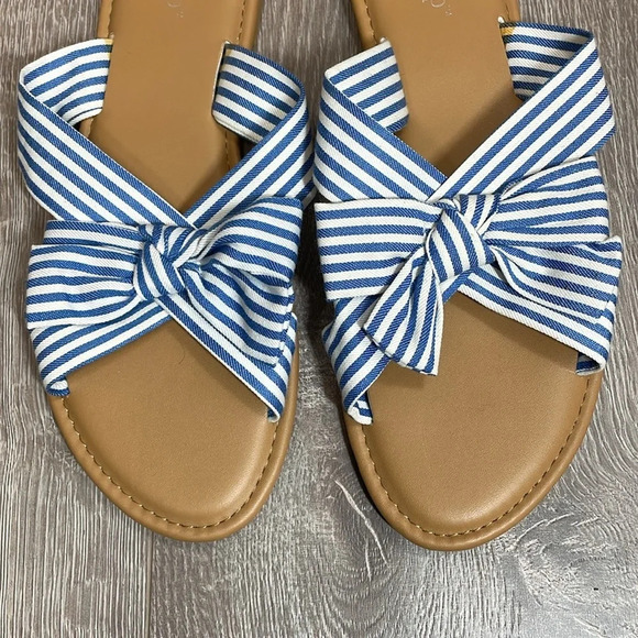 NWOT West Loop Blue and White Striped Bow Sandals Slides L (9/10) - Picture 3 of 8